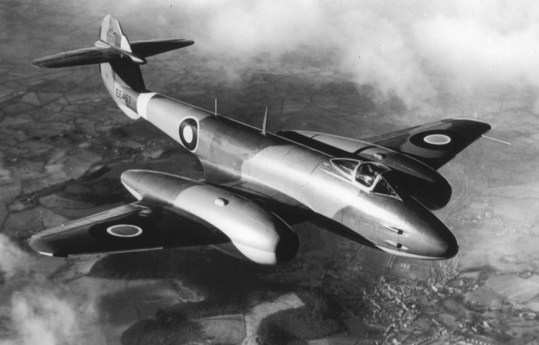 A Gloster Meteor Once Deflected A V-1 Flying Bomb With Its Wing | War ...