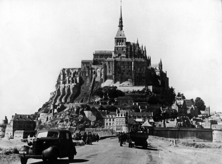 Mont-Saint-Michel Was 'Liberated' By One Soldier and Two Reporters In ...