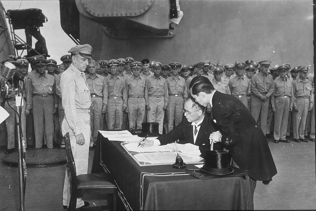 us-naval-aircraft-celebrate-the-signing-of-the-japanese-surrender