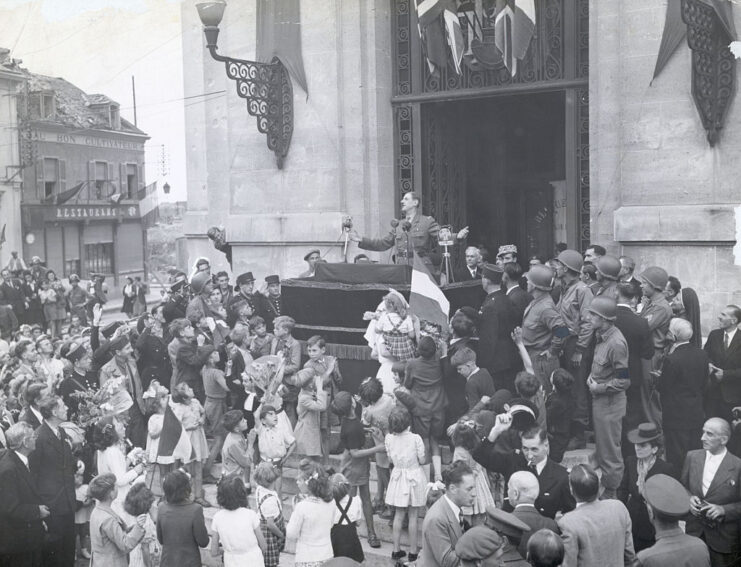 Charles de Gaulle standing before a large crowd