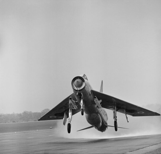 English Electric Lightning taking off