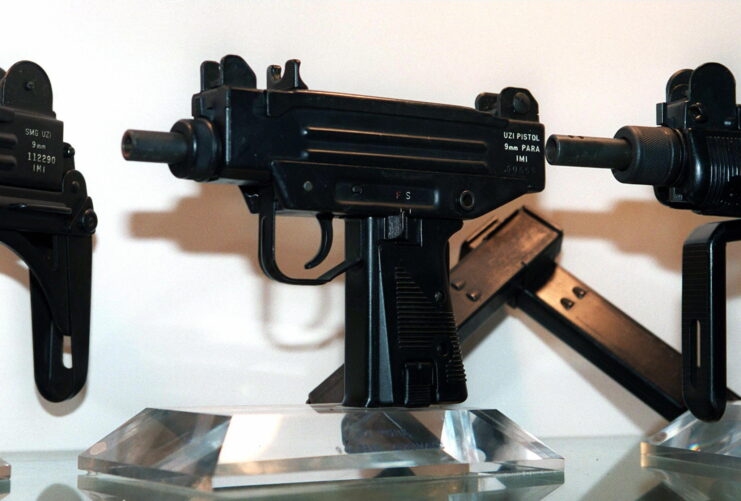 Uzi pistol displayed beside an Uzi submachine gun. 