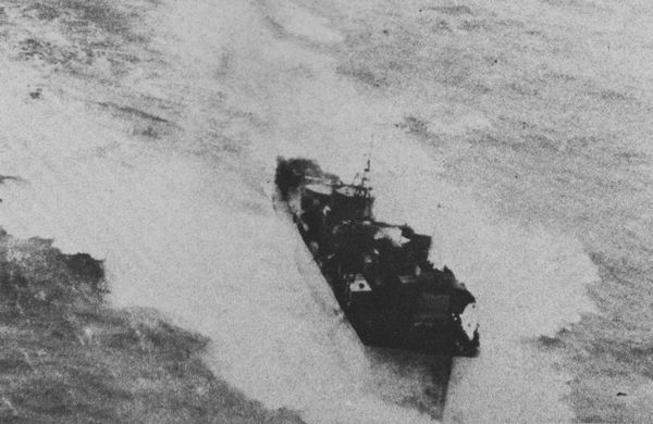 Aerial shot of the Japanese destroyer Amatsukaze.