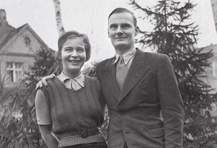 Harro Schulze-Boysen standing with his wife, Libertas