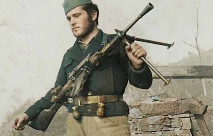 Soldier holding a Breda Modello 30