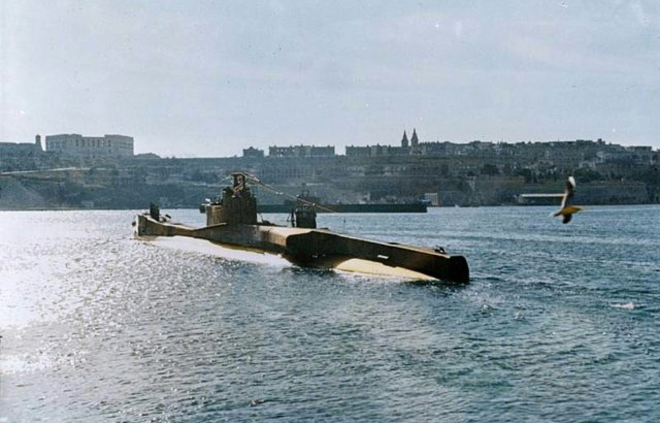 HMS Trooper (N91) surfacing while leaving port