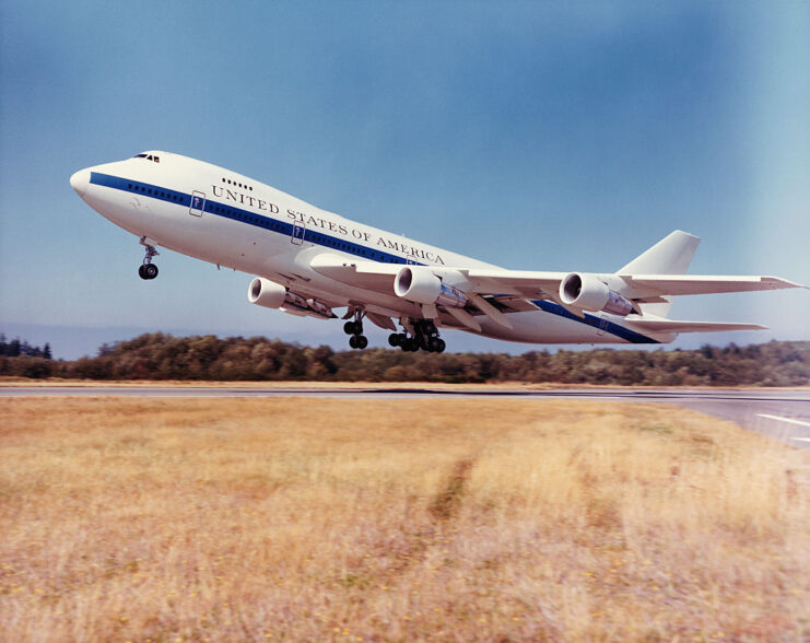 Boeing E-4A taking off