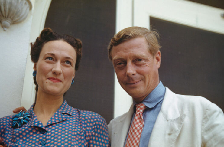 Wallis Simpson and Edward VIII standing together