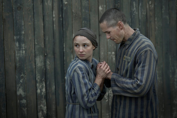 Jonah Hauer-King and Anna Próchniak as Lali Sokolov and Gita Furmanova in 'The Tattooist of Auschwitz'