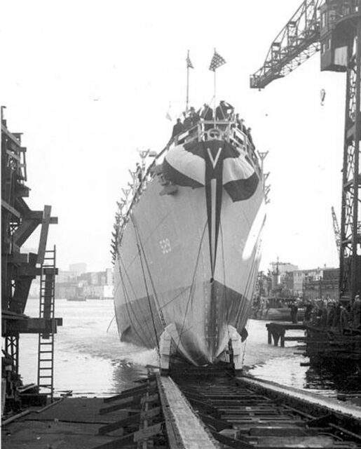 USS Mason (DE-529) being launched